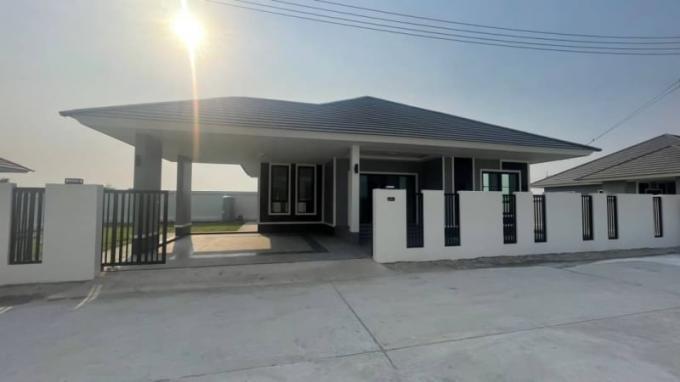 0101B ขายบ้าน บ้านเดี่ยวบนเนื้อที่ 100ตารางวา พานทอง-หนองหงษ์ มือ 1