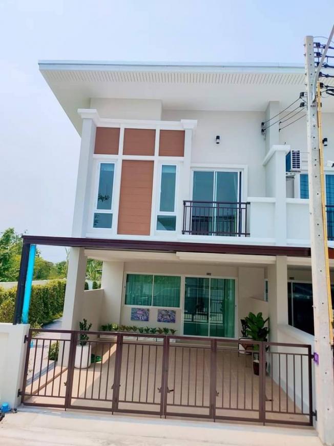 0105B มือ 1 ทาวน์โฮม 2 ชั้น สไตล์อังกฤษ